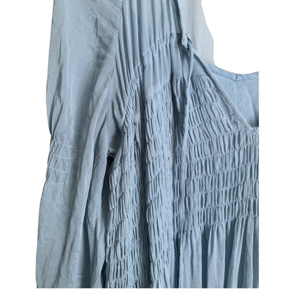 Free People Women's Shirt Size Small Light Blue Smocked with Match Under Top - Picture 4 of 6